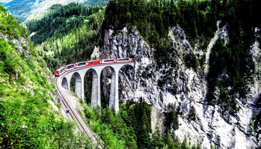 strategy-and-concept-Landschaft-mit-dem-Landwasser-Viadukt-im-Sommer-Filisur-Schweiz---edit-upscale